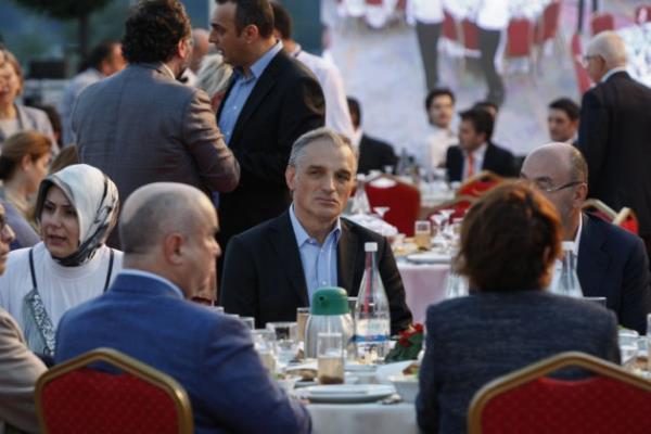 Ak Parti'nin iftarna nl akn