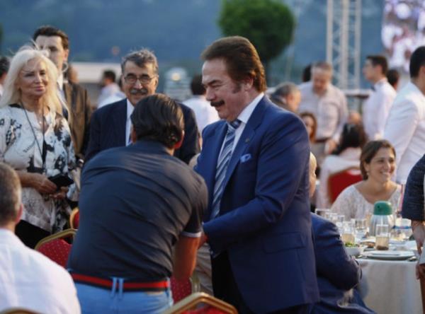 Ak Parti'nin iftarna nl akn