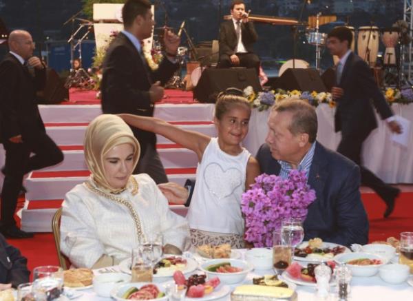 Ak Parti'nin iftarna nl akn