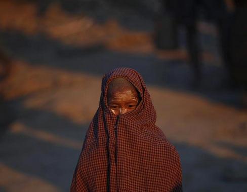 Gen bir Naga, gece 3 dereceye gndz 10 dereceye kadar den souklardan sarnp sarmalanarak korunuyor.