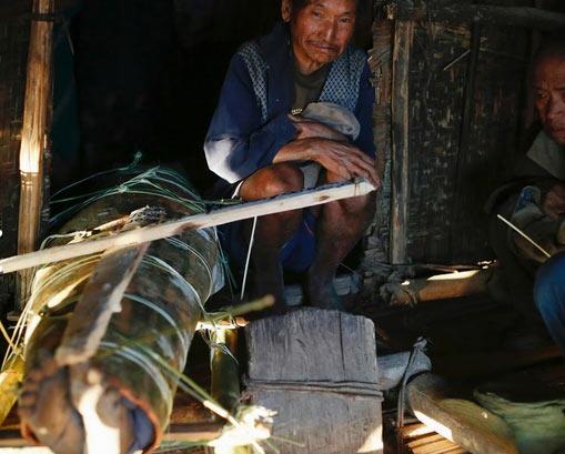 Sonrasnda bu 'ya notu' aa kabuundan yaplan tabuta yerletiriliyor.