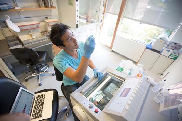 Salk profesr: Bu kii dondurarak saklama ile biyoenfomatik uzmanlarnn yan sra eczaclara, hemirelere, doktorlara, di hekimlerine eitim verecek. Salk sektr ok hzl deien ve gelien bir alan.