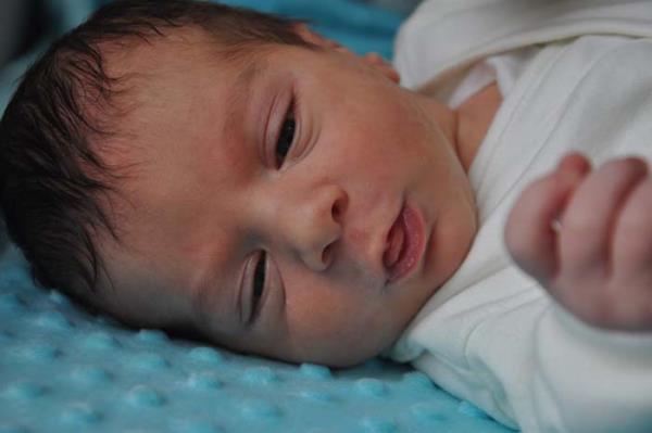 Genetik rehberi: Doktorlar ve dier salk profesyonelleriyle birlikte alarak kaltmsal durumlar, hastay ve ailesini etkileyen genetik ve doumsal kusurlar konusunda hastalara yardmc oluyor.