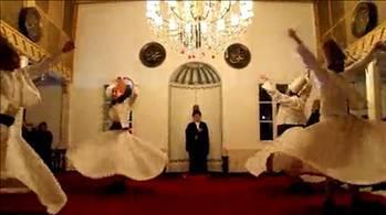 12. kural: Ak bir seferdir. Bu sefere kan her yolcu, istese de istemese de tepeden trnaa deiir. Bu yollara dalp da deimeyen yoktur.