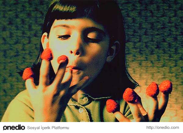 19. Amelie filmindeki Amelie'nin ocukluu (2001)