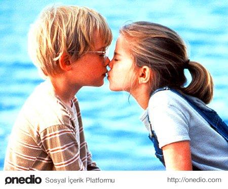 7. My Girl (Kz arkadam) filminde Macaulay Culkin ile Anna Chlumsky (1991)
