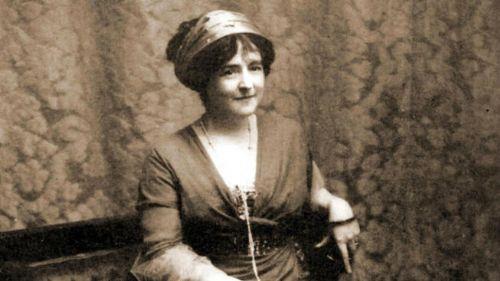 Titanic batmadan nce Duff-Gordon ve kocasnn da iinde yer ald btn cankurtaran botlar doldurulmutu.  Kar koca da  40 kiiyi tayan bir cankurtaran botundayd. Magazin gazeteleri 'para botlar' olarak isimlendirmiti nk Lady Lucile'nin kocas mrettebata botun daha hzl gitmesi iin  fazla kiiyi bota bindirmemek iin rvet verdii ortaya kt...