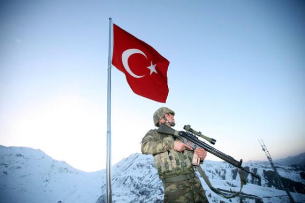 Mevzuatta yaplan deiiklik uyarnca bu yldan itibaren, askerlik grevini hi yapmam ykmller de dorudan szlemeli er olabilecek. 3 yl grevde kalmas halinde, askerliini de yapm saylacak.