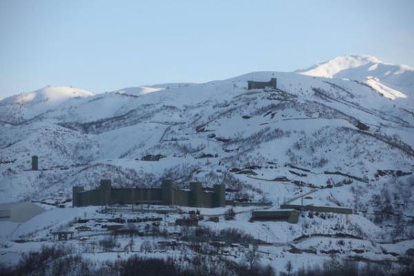 Tekeli Taburu&#8217;na ulamak bal bana bir mesele. En yakn mesafedeki Van Havaalan&#8217;ndan karayoluyla, iyi hava koullarnda, 5 saat sryor.