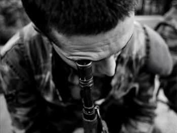 Ayrca ekimler boyunca, her ay bin lira cret denecei de taahhtte yer ald. Ancak, iddiaya gre film gie ve dier gelirlerden ok byk oranda kar elde etmesine ramen alanlara hak ettikleri bedel denmedi.  Sinema Emekileri Sendikas (Sine- Sen) Hukuk Danman avukat Burhan Gn araclyla yapmc firmalara ihtarname gnderen oyuncular, alacaklarn istedi. Burhan Gn, "Filmin kr 13 milyon lira civarnda. Buna ramen alanlara paralar denmedi. Uzlama olmazsa dava aacaz" dedi.