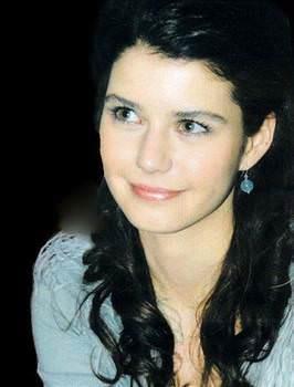 BEREN SAAT DE DAVALIK OLDU<br>  nl yldz Beren Saat de barol ald Gecenin Kanatlar filminin yapmcsyla mahkemelik oldu.