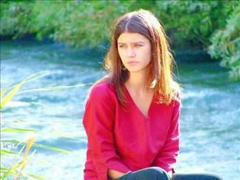 "Byle bahane olur mu? O sahnelerde isteyerek oynad" diyen Tokat, Beren Saat'e 30 bin TL'lik tazminat davas at.