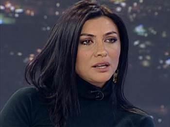 GEREKTEN SEVTLER DEYNCE...<br>  Eer o sahneler basnda yer almasayd Mhlay Aklar filminden belki de kimsenin haberi olmayacakt. Ama ynetmen Zafer nl "ekimler srasnda bizi dar karp gerekten sevitiler" deyince barol oyuncularndan Selen Grgzel de suskun kalamad.Grgzel, ynetmen hakknda 100 bir liralk tazminat davas at ve gen kuak oyunculara da "sakn kendilerini kulllandrtmasnlar" diye nasihat etti.