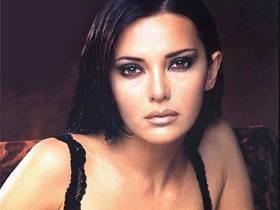 KARILIKLI DAVALAR ATILAR<br>  Ynetmenliini Ali zgentrk'n stlendii Grnmeyen adl film srasnda da huzursuzluklar yaand