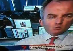 stelik hibir ey yokmu gibi bir yandan da kendi i arkadayla sohbet ediyordu. Dnya apnda haber olan bu ilgin durum sonras banka olay incelemeye ald ve teknoloji konusunda kat kurallar uygulanacan aklad.