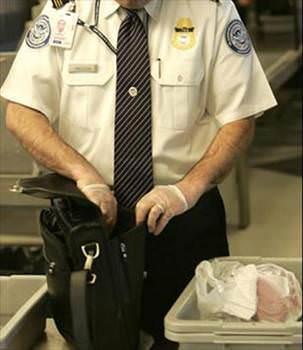 nternette satmak zere 200.000 dolarlk bagaj eyas alan gvenlik memuru<br>  New jersey&#8217;de Newark havaalannda Pythias Brown adl gvenlik grevlisinin arka odalarda kontrolden gemi bagajlardan bir eyler ald iddia edildi.