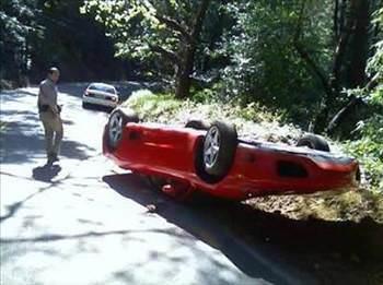 Patronunun Ferrarisini dn alp kaza yapan alan<br>  Patronunun Ferrarisini alan 23 yandaki kadn viraj alamayp kaza yapt ve 125 bin dolarlk maddi hasara sebep oldu.