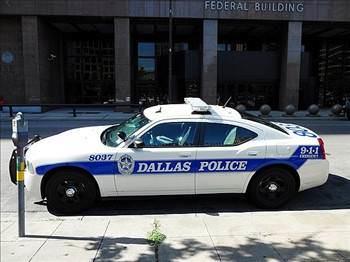 eride mahsur kalan ocuu ancak iki saat sonra polis gelmesiyle karabildiler. Etraftaki tanklar bunun bir iletiim problemi olduunu syledi.