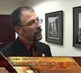 ekmecede 3400 denmemi trafik cezasn saklayan iki trafik sular brosu alan  <br>Trafik sular brosundan ba komiser Bill Cartwright, iki alannn fazla sayda trafik cezasn ileme koymadan ekmeceye atp beklettiini aklad.