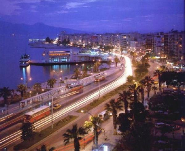 -"Th! Sen benden eek istemitin. Unuttum. imdi, seni grnce aklma geldi" deyince Eref altta kalacak deil ya, hemen cevabn verir: -"Ziyan yok paam !