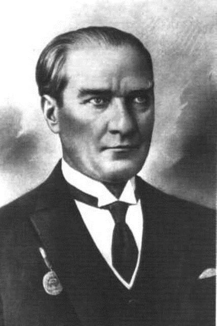 Yaver Mustafa Kemal'e yle der: Paam kendisine neden ters bir tavr takndn sordum, o da bana Mustafa Kemal'in anakkale'de babasn ldrdn syledi.