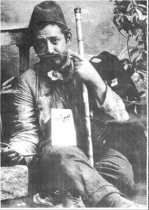 "Olmaz. Akif efendiye sz verdim. Meyhaneye bir daha admm atmayacam" diye cevap verir.