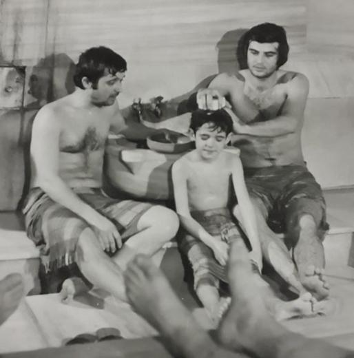 Hi bir yerde yok valla!..Bugn ofiste depoda tozlu bir dolaptan km!.. "Canm Kardeim"