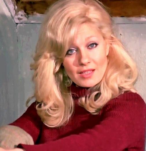 Mavi Boncuk, Feryat, Hasret, Yalanc Yarim alma frsat bulduumuz filmler..Getiimiz gnlerde Mavi Boncuk filminin 40'nc yl nedeniyle verdii rportajda belirtmi Ertem Eilmez ile yapt bu filmlerde ki mutluluunu ve memnuniyetini!..