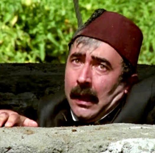 Birinde karac, dierinde denizci. Birer yl ara ile ekilmiler ama ayn isim kullanlm!..St Kardeler ve aban Olu aban filmlerinin lmsz kahraman "Miralay Hsamettin Kumandan" Keke daha fazla yaplsaym u seriden.