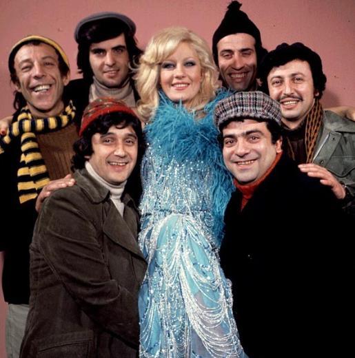 "Mavi Boncuk" 40 yanda ama byle bir ekip de byle lmsz bir film de anca 40 ylda bir olur zaten!..Emei geen kamera n arkas tm emekilerine kranlarmzla!.