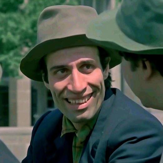 Bu suratn bu gln dnya sinemasnda olmad ei benzeri!.. Mekan cennet olsun!.."Salak Milyoner" 1974 Bu arada sadece "Mavi Boncuk"