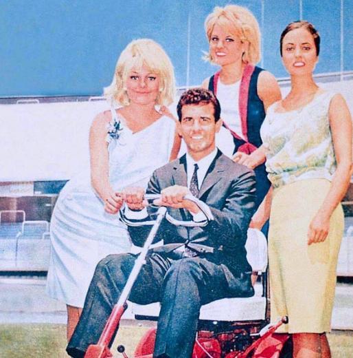 Haydaa!.Fotorafa bak.. Metin Oktay-Ajda Pekkan-Gnl Yazar-Ayten Gker!.."Tasz Kral"