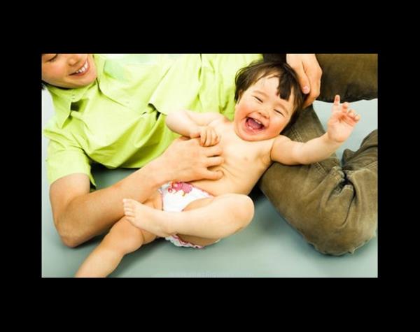 Gdklanmann nedeni Deneyi: 1933'te psikoloji profesr Clarence Leuba, gdklamaya verilen tepki olan glmenin renilen bir reaksiyon olup olmadn kantlamak iin, yeni domu olunu gdklarken kimsenin glmemesini istedi. Yedi ay sren deney sonunda ocuk gdklandnda glyordu. Bylece glmenin gdklamaya kar istemd bir tepki olduunu tespit etti.