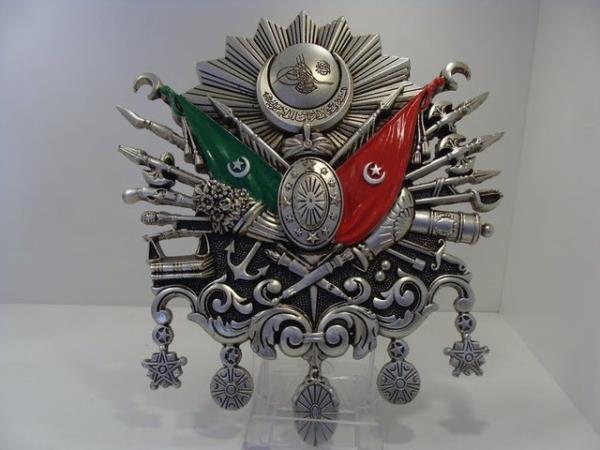 1- Turann etrafndaki bu gne motifi, padiahn gnee benzetilmesinden ileri gelir