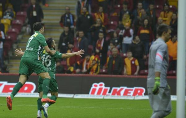 Cengiz Gnaydn &#8207;@cengizgunaydin Galatasaray da Koray orta saha da balad sabek oldu imdi stoper oynuyor kalan 13 dak. Kaleye de geebilir :)