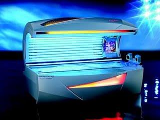 Solaryum  <br>  Doal ya da yapay, ultraviyole nlara ok fazla maruz kalmann olumsuz etkiler yarattn herkes biliyordu. Aslna baklrsa cilt kanseri yzde 90 ihtimalle ultraviyole nlardan kaynaklanyor. Solaryum da bu srete kilit rol oynuyor. ABD&#8217;de 1970&#8217;lerde piyasaya kan bu yataklar aka ortaya konan risklerine ramen genler arasnda ok popler oldu. Nisan 2010&#8217;da yaplan bir aratrma, kapal alandaki bronzlatrclarn uyuturucu ya da alkol gibi bamllk yaratabileceini gsterdi.