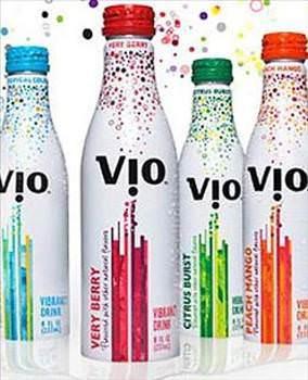 Vio  <br>  Coca Cola&#8217;ya gre Vio dnyann ilk &#8220;canlandrc iecei&#8221;. Ancak bu karbondioksitle tatlandrlm st iecei iin gerekten ok kt bir abartdan baka bir ey deil. Coca Cola, Vio&#8217;yu deneme amal olarak 2009 ylnda New York&#8217;taki spermarketlerin raflarna koydu. Ancak beklenen ilgi uyanmaynca byk bir ok yaad (bugn ok az bir miktarda retilmeye devam ediyor).