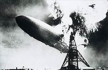 Hidrojen balonlar  <br>  Hindenburg, 1931&#8217;de tasarland zaman, reticiler balonu uurmak iin helyum yerine hidrojen kullanmak gibi bir seim yapt. Hidrojen hem daha ucuzdu hem de bulunmas daha kolayd ancak maalesef fazlasyla yanc bir gazd. 1937 ylna gelindiinde gazn bu zelliinin bir sorun olduu ortaya kt. Balon 36 saniye iinde alev alp yere akld ve hidrojen balonlarnn da sonunu getirdi. Bugn mehur Goodyear balonlar da dahil bu tr aralar uurmak iin helyum kullanlyor.
