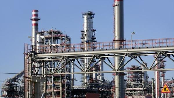 Son 12 ylda Trkiye'nin fabrika zengini aileleri byk deiim geirdi. 2000'lerin banda yalnzca 14 fabrikas bulunurken bugn Trkiye'nin en fazla fabrika sahibi patronu kim?  <br>  Capital Dergisi ocak saysnda Trkiye'nin en byk irketlerinin patronlaryla 2013 ve 2015 ylndaki fabrika saylarn derledi.  <br>  te o isimler ve fabrika saylar...