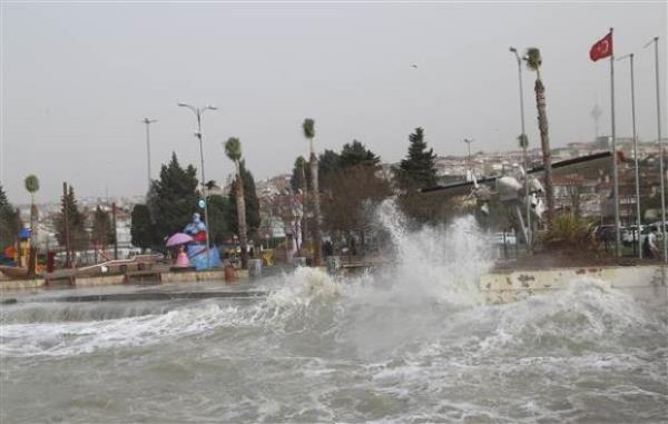 Meteoroloji Genel Mdrl Analiz ve Tahminler ube Mdrl'nn verdii bilgiye gre, Trkiye hala Trakya'dan balayan kuvvetli alak basncn etkisinde.