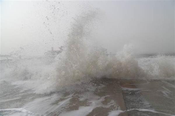 Cuma'dan sonra ise yeni bir yal hava dalgas bekleniyor. Bugn, zellikle Marmara ve Ege'de amur yamurlar bekleniyor.