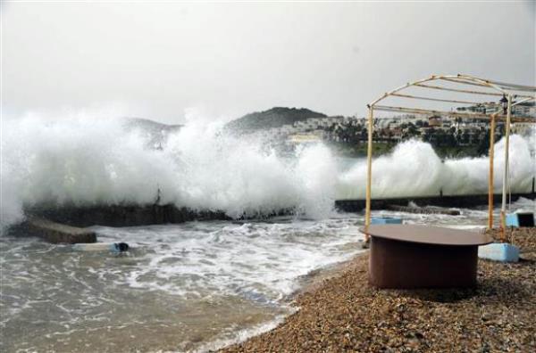 ok sayda ara su iinde mahsur kalrken, src ve yolcular itfaiye ekipleri kurtard.
