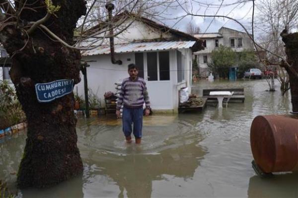 Bodrum'da saatteki hz 70 kilometreyi bulan frtna, gnlk yaam olumsuz etkiliyor.