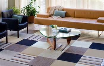 Mobilyalarn yerlerini deitirdiinizde hallarn zerinde iz brakr. Bu izleri yok etmek iin izlerin zerine bir para buz koyun ve erimesini bekleyin. Daha sonra zerinde elektrik sprgesini gezdirin. zden eser kalmadn greceksiniz.