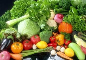 Piirdiiniz sebzelerin renklerini kaybetmemesi iin bir kesme eker ya da limon suyu koyun.