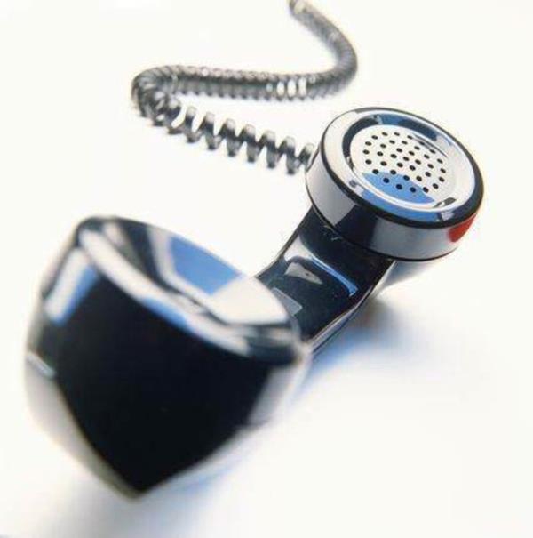 lk telefon rehberinde sadece 50 isim vard<br>  ubat 1878 tarihli bir belgeye gre, ismi aklanmayan bir kiiye ait olan ve lkedeki tm numaralarn kaydedildii telefon rehberinde sadece 50 numara yer alyormu.