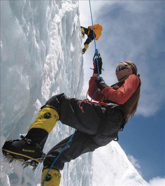 Everest'e her 10 trmantan birinde lm var!<br>  Daclk sporunda, yksek teknolojiye sahip ekipmanlarn kullanlmasna ramen, dnyann en yksek zirvesi olan Everest, sporcu misafirlerini lmle yzletirmeye devam ediyor.