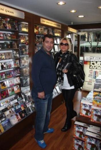 Ancak, Sedat Grsaar bu konuda ablas kadar baarl olamad. O da sektr deitirmeye karar verdi.