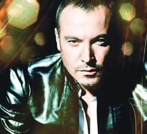 Gece hayatnn nde gelen isimlerinden Cenk Eren tam 20 yldr sahnelerde O da kazancn yine kendi sektrnde deerlendirmeye karar verdi. Eren, sahibi olduu Piyasa ve ortak olduu My Pavyon by Cenk Eren'le gece hayatna damga vurdu.