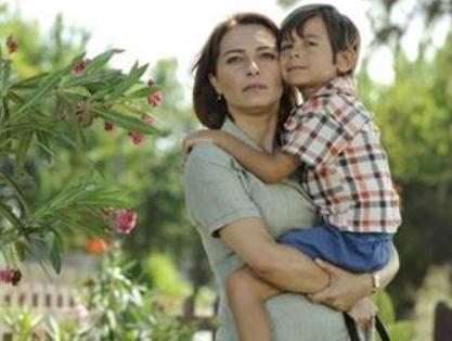 yle Bir Geer Zaman ki dizisinin ocuk yldz Emir Berke Zincidi, 6 yanda ajans sahibi oldu. Eski manken olan babas Berkant ve annesi Sevgi Zincidi, oullarnn dizideki baarsnn ardndan stanbul'da bir kast ajans kurdu.